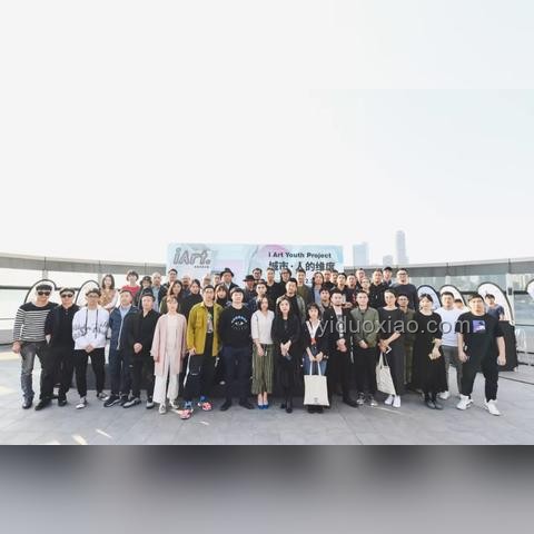 打破偏見(jiàn)，創(chuàng)新無(wú)界：從“館長(zhǎng)”事件看跨界思維的覺(jué)醒