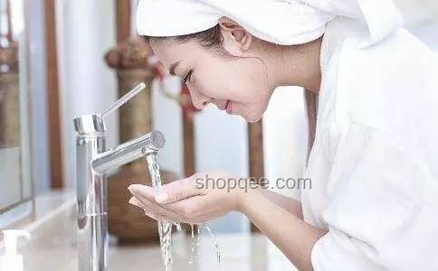 極端個案引發美妝護膚行業深思：化妝不卸妝的代價
