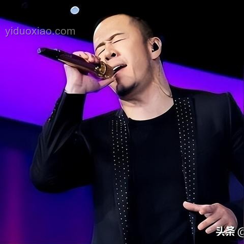 家庭困境下的責任與選擇：抑郁癥媽、不負責爸、躺平弟與高收入我的對比