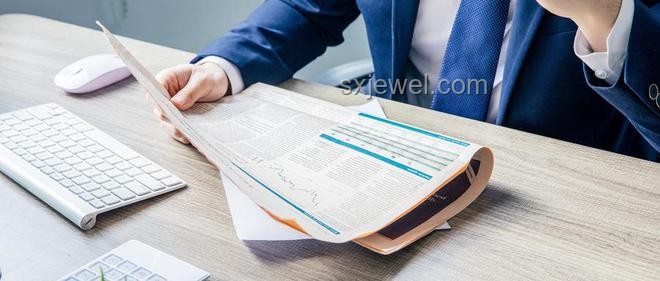 剛想提離職卻遇公司裁員，等還是不等？決策指南