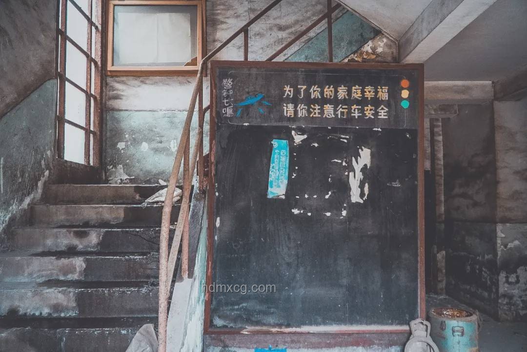 廢墟樓梯重生記：水泥買瓜的跨界創新啟示