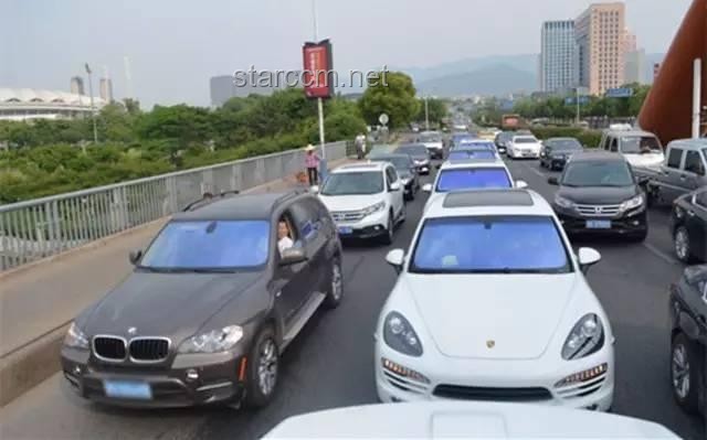 “零公里二手車”現象深度剖析：新車落地打七折，廠商“月刷”3000輛