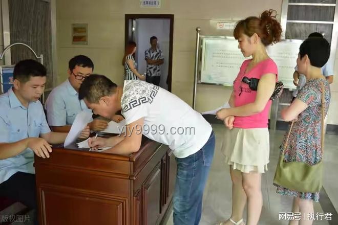 老人怕兒媳爭房產，如何指定兒子個人繼承？