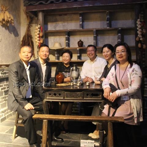臺灣網紅館長游覽大陸，隨行記者發聲引關注