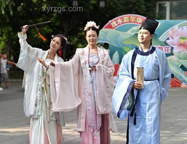 如果漢服沒斷代，我們今天穿什么？對比傳統漢服與現代服飾