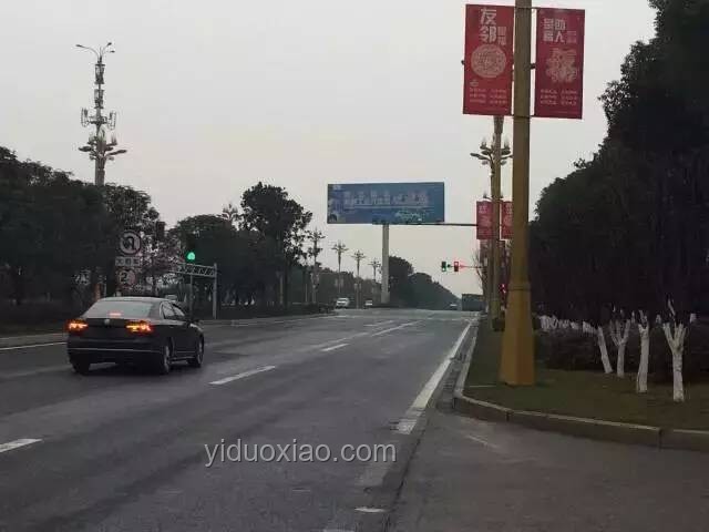 街角的等待：在莫愁鄉(xiāng)的綠燈信號中找尋前行之路