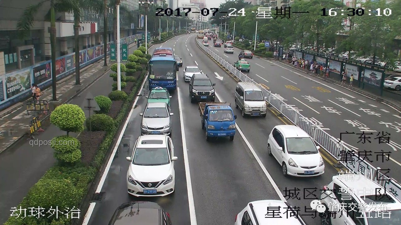 解決街角擁堵，優(yōu)化交通信號(hào)燈控制