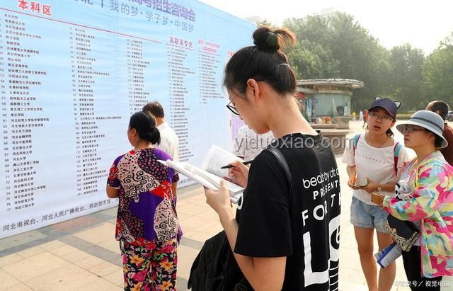 退學北大考上清華：復讀現象與行業教育反思