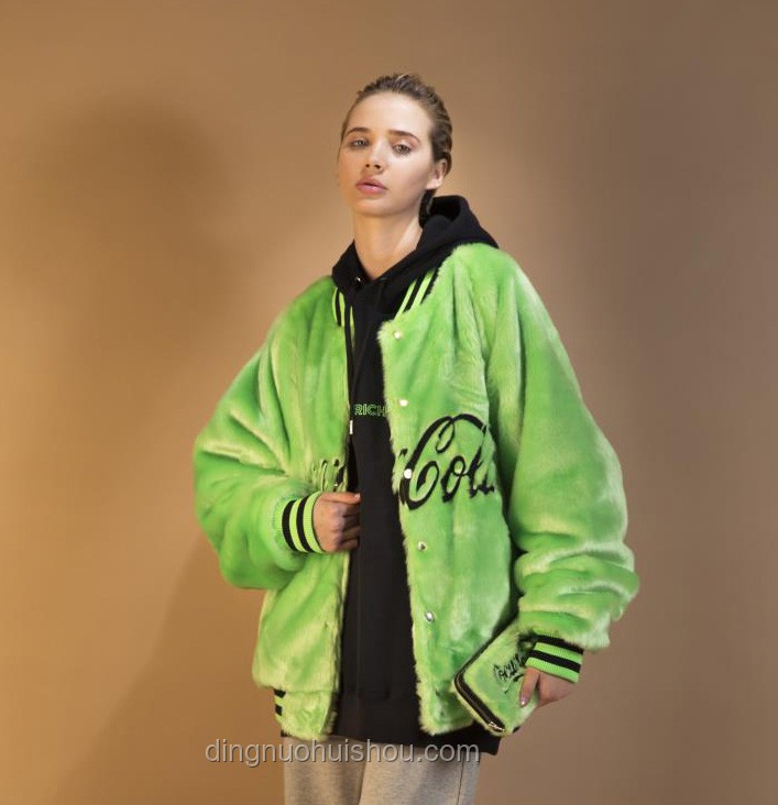 “復(fù)古丑潮”崛起：那些小時(shí)候買的丑衣服將引領(lǐng)未來時(shí)尚趨勢(shì)