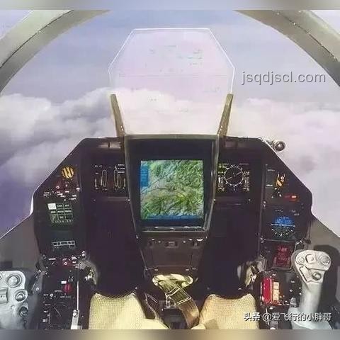 法國總理“陣風”戰機尷尬遭遇：被卡駕駛艙