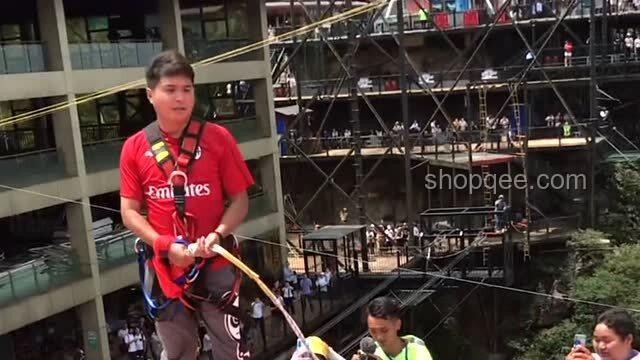 王祖藍(lán)五哈挑戰(zhàn)蹦極：克服恐懼與安全保障方案