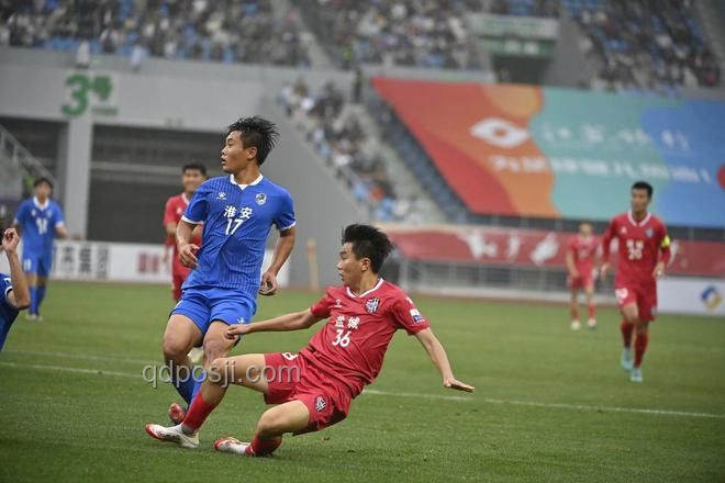蘇超鹽城1:0小勝宿遷：足球賽場上的汗水與榮耀