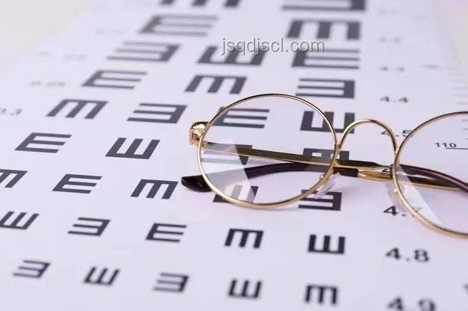 高校反差眼鏡情侶不雅事件防范指南
