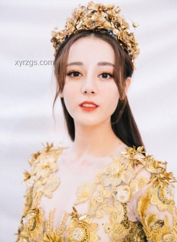 迪麗熱巴與“戀夏風”風格對比解析：絕美碰撞的多元視角