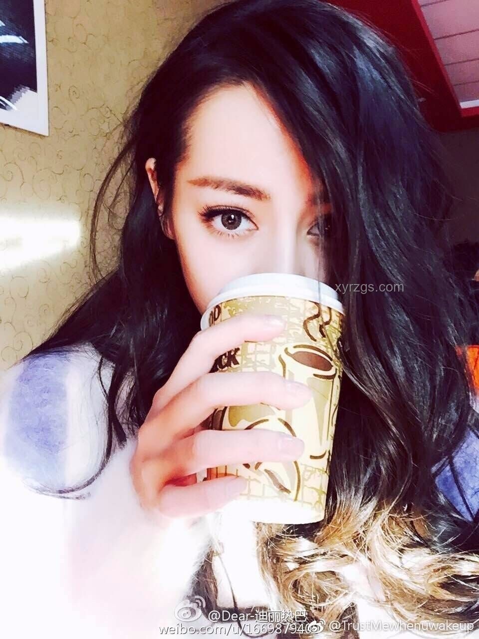 迪麗熱巴與“戀夏風”風格對比解析：絕美碰撞的多元視角