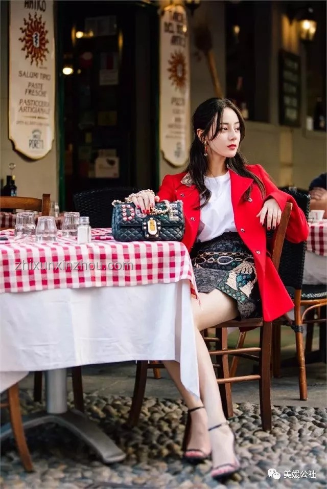 迪麗熱巴絕美戀夏：跨界演繹創(chuàng)新風(fēng)潮