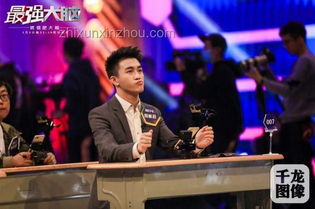 何猷君收購?fù)跛悸斊煜缕髽I(yè)：一場商業(yè)與夢想的交響曲??