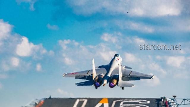 殲-15雨中驅離外機：西太平洋的英勇瞬間