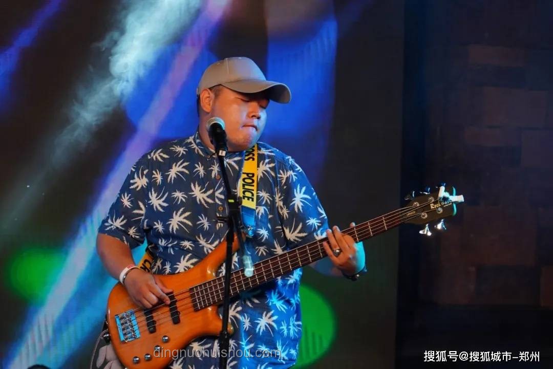 張杰舞臺宣言：以音樂創新逃離歌手標簽，探索無限可能