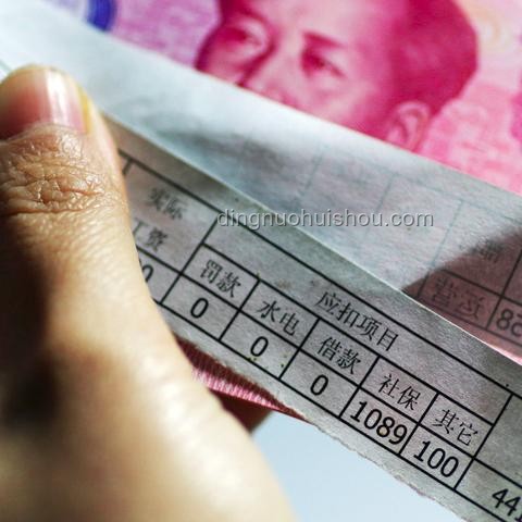 孩子節儉與父親慷慨：家庭價值觀與社會貢獻的對比