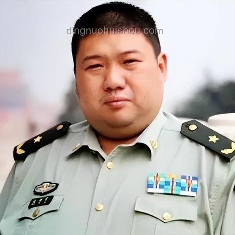 孩子節儉與父親慷慨：家庭價值觀與社會貢獻的對比