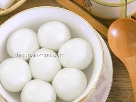 小湯圓×蛋小黃聯名效應：食品IP跨界合作新洞察