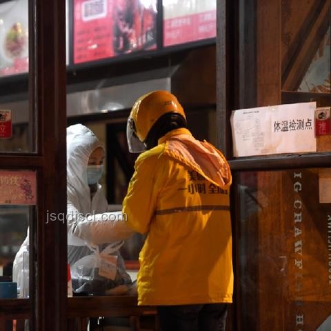 外賣小哥國際范：跨文化服務的創新征途