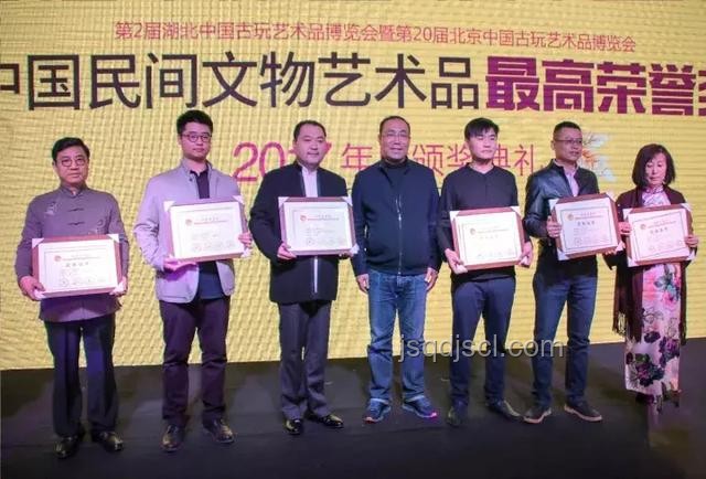 西華畢業典禮雨中致辭與傳統室內致辭對比分析