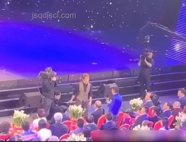 連上7次春晚，感動3億人的她：美在消逝的傳奇