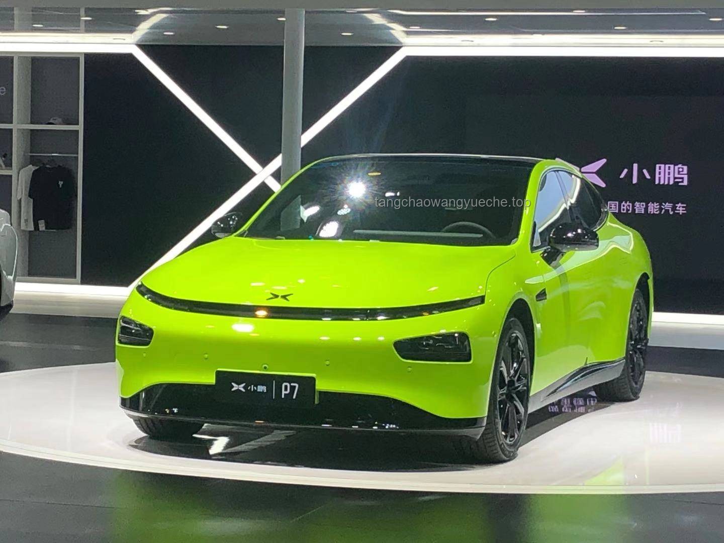 小鵬與同行電動車企的競爭格局：超越“留在牌桌上”的野心