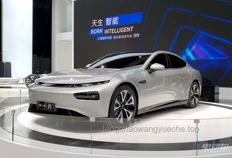 小鵬與同行電動車企的競爭格局：超越“留在牌桌上”的野心