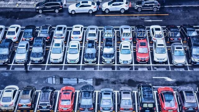 買車位VS租車位：10萬車位與300元月租的經濟賬