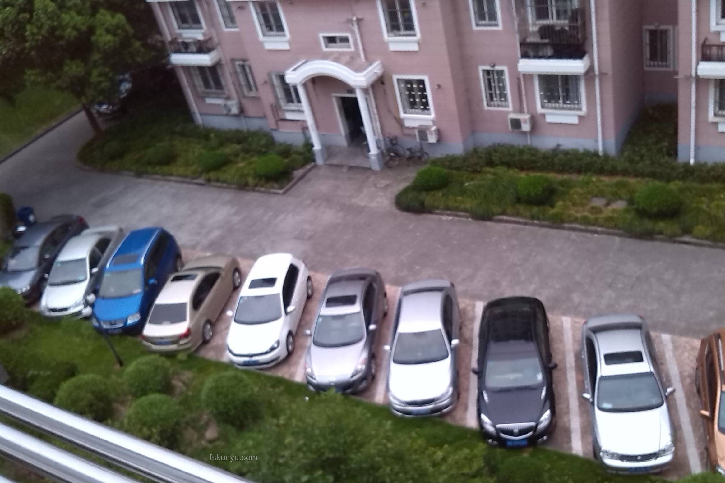 小區車位購買與租賃決策分析：10萬車位VS每月300元租金