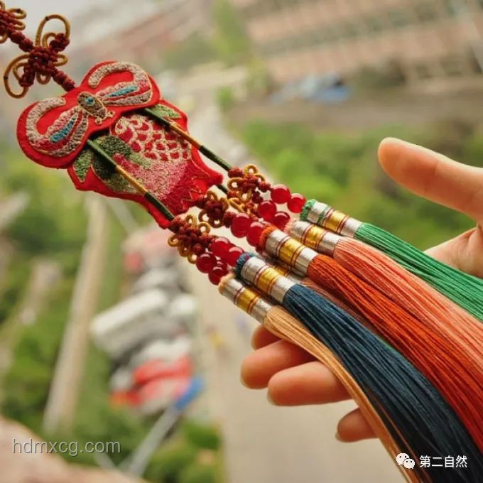 黑色為何比其他顏色更顯高級？時尚、文化、心理與適用性分析