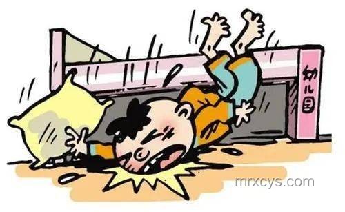 低頭族餐廳前摔骨折索賠案分析：責任歸屬與安全意識
