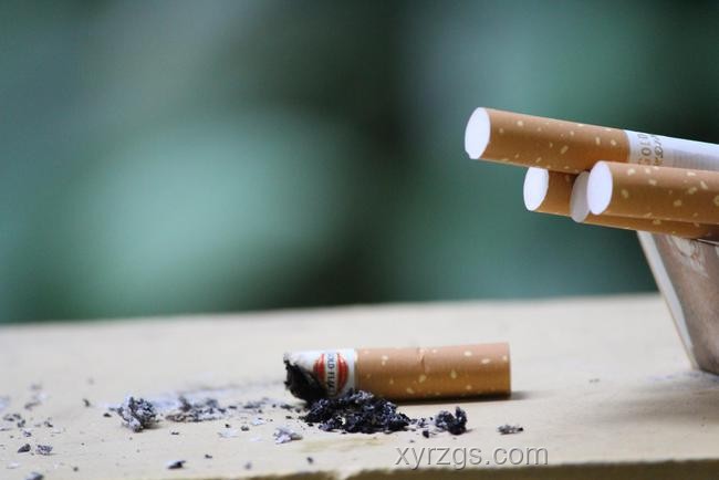 男子吸食火機氣體后抽煙爆炸：危險行為警示