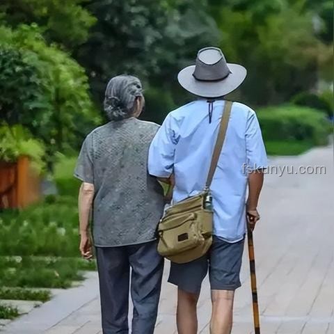 86歲大學學歷北京大爺退休收入透視：知識紅利與養老新態