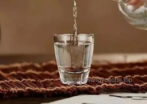 白酒擠泡沫，經銷商的生死劫與重生路