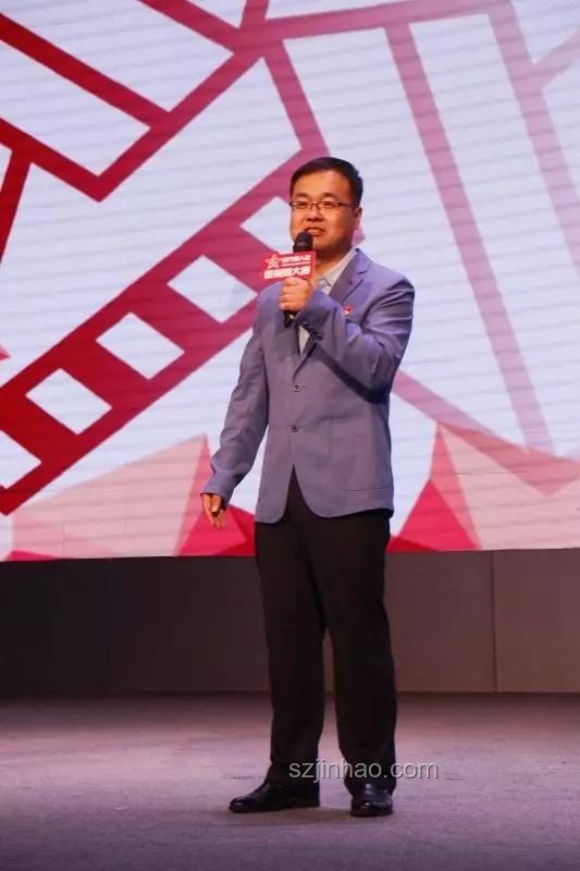 堅持繪畫之路：張晨光的藝術之旅，熱愛與堅持的力量