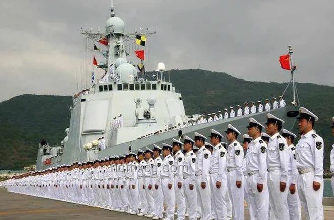 多國防長登上052D參觀：中國海軍裝備展現國際影響力
