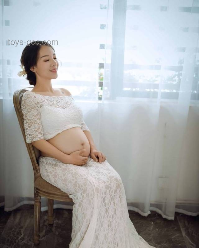 楊采鈺挺孕肚出街：孕期出行安全與舒適指南