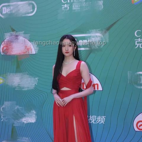關(guān)曉彤白玉蘭大屏照與鹿晗發(fā)布照片對比分析