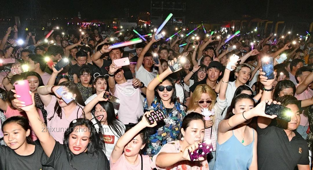 小蘇超決賽雨中演出驚艷四座，音樂(lè)與天氣的完美交融