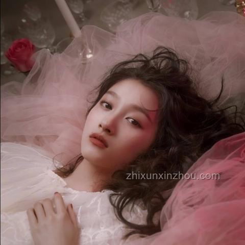 鹿晗手機屏保疑云：與關曉彤合照真相深度剖析