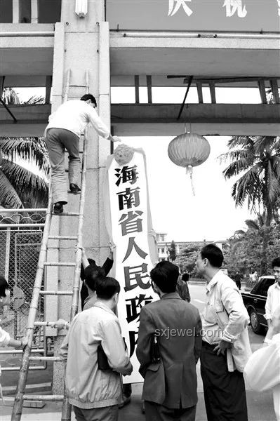 媒評環海南島摩旅被民警私家車逼停事件背后的執法規范化探討