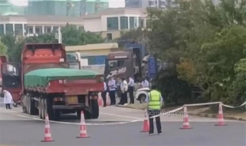 貴州榕江災(zāi)后清淤：社會(huì)車輛禁止駛?cè)氡澈蟮纳疃确治? title=
