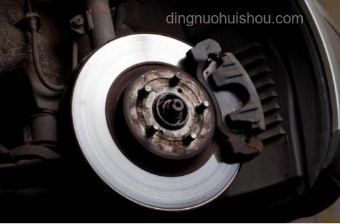 YU7剎車片起火事件后，小米汽車安全趨勢前瞻