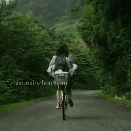泳池VS辦公室：成都一公司創新改造對比分析