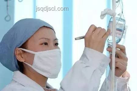 女子輸液過敏不幸離世，轉院黑救護車成悲劇導火索??