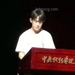 不問高考成績成新禮？未來社交禮儀趨勢(shì)預(yù)測(cè)